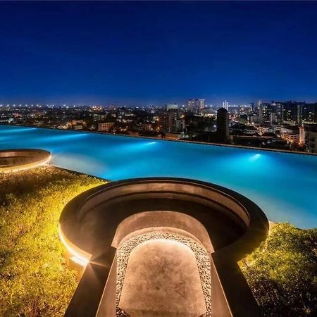 Modern Style Room With Sky Pool 古城边天际泳池公寓 Čiang Mai Exteriér fotografie