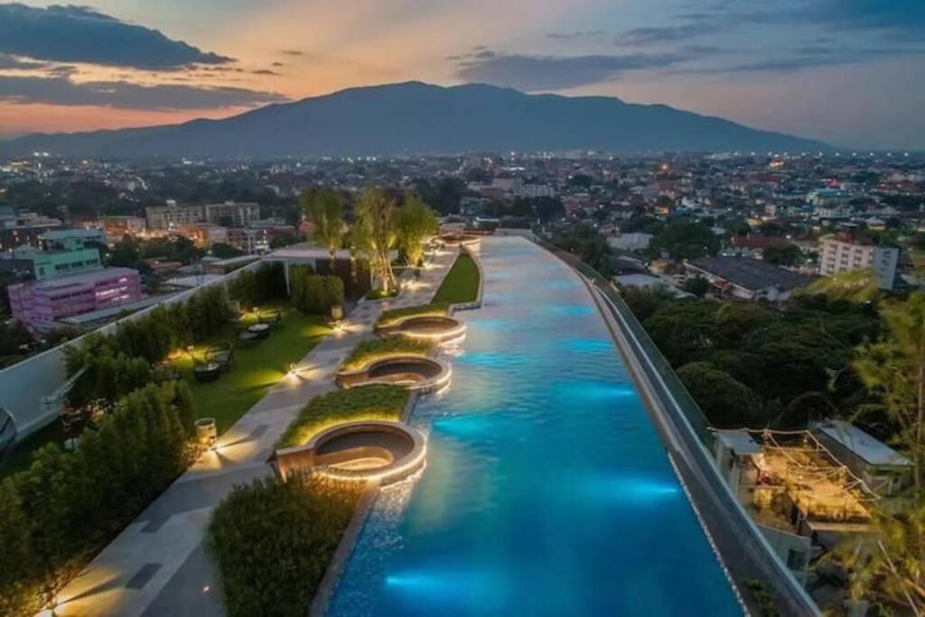 Modern Style Room With Sky Pool 古城边天际泳池公寓 Čiang Mai Exteriér fotografie