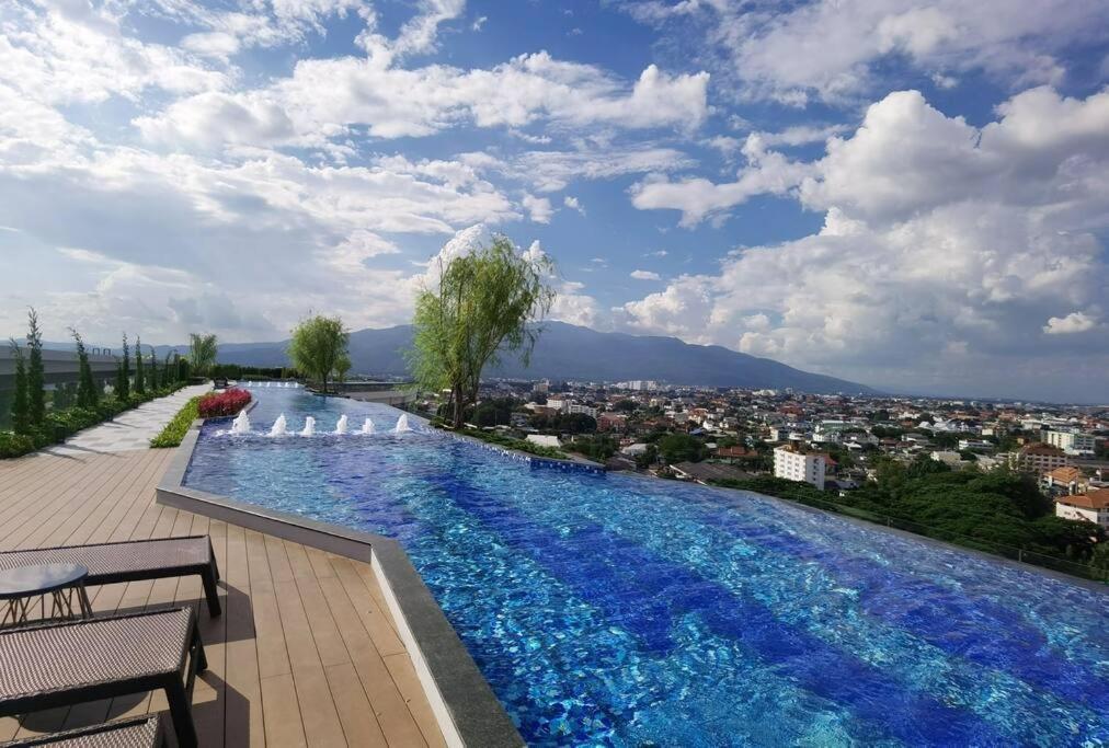 Modern Style Room With Sky Pool 古城边天际泳池公寓 Čiang Mai Exteriér fotografie