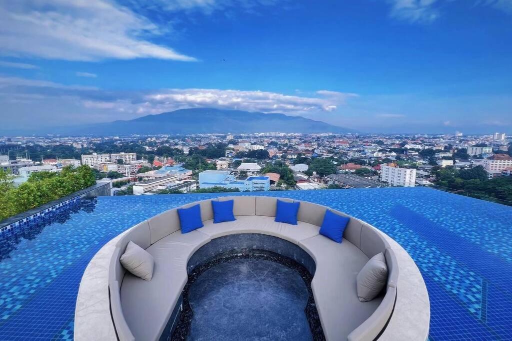 Modern Style Room With Sky Pool 古城边天际泳池公寓 Čiang Mai Exteriér fotografie