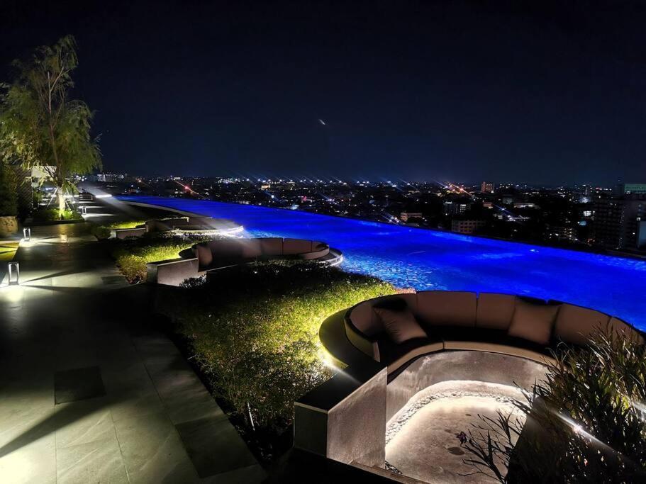 Modern Style Room With Sky Pool 古城边天际泳池公寓 Čiang Mai Exteriér fotografie