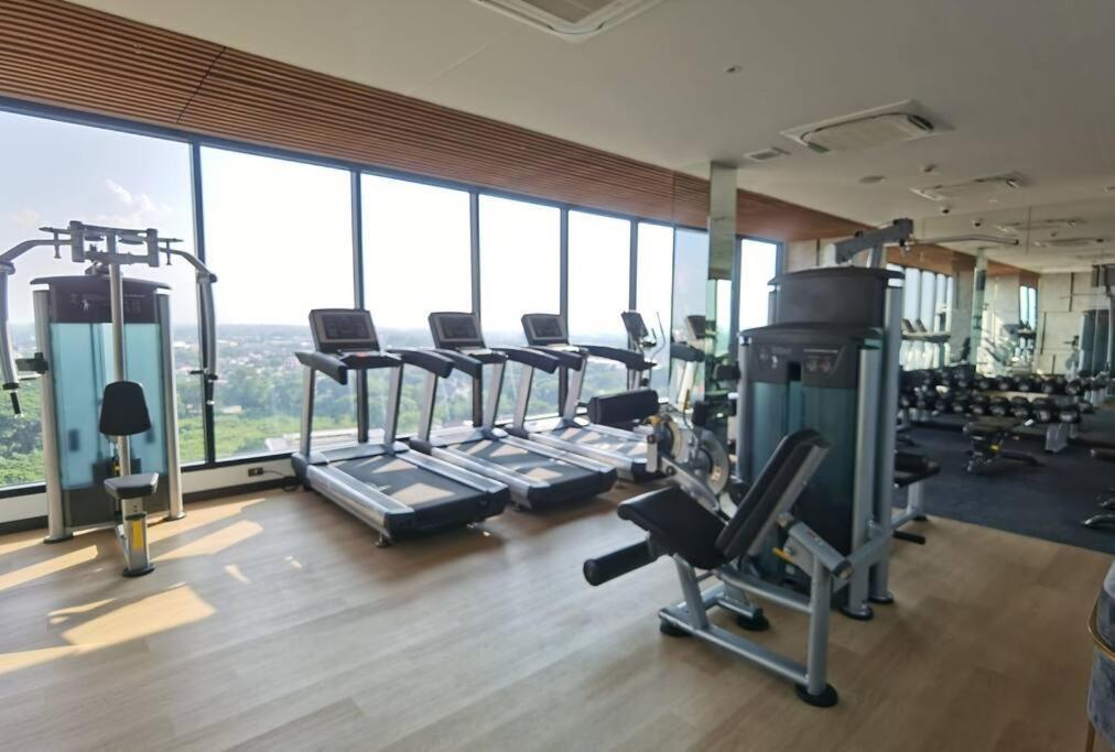 Modern Style Room With Sky Pool 古城边天际泳池公寓 Čiang Mai Exteriér fotografie