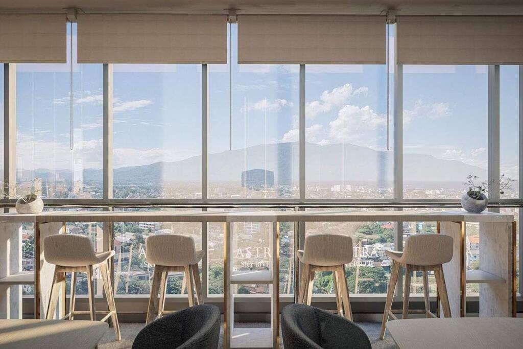 Modern Style Room With Sky Pool 古城边天际泳池公寓 Čiang Mai Exteriér fotografie