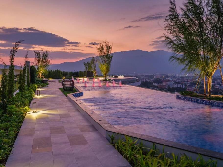 Modern Style Room With Sky Pool 古城边天际泳池公寓 Čiang Mai Exteriér fotografie