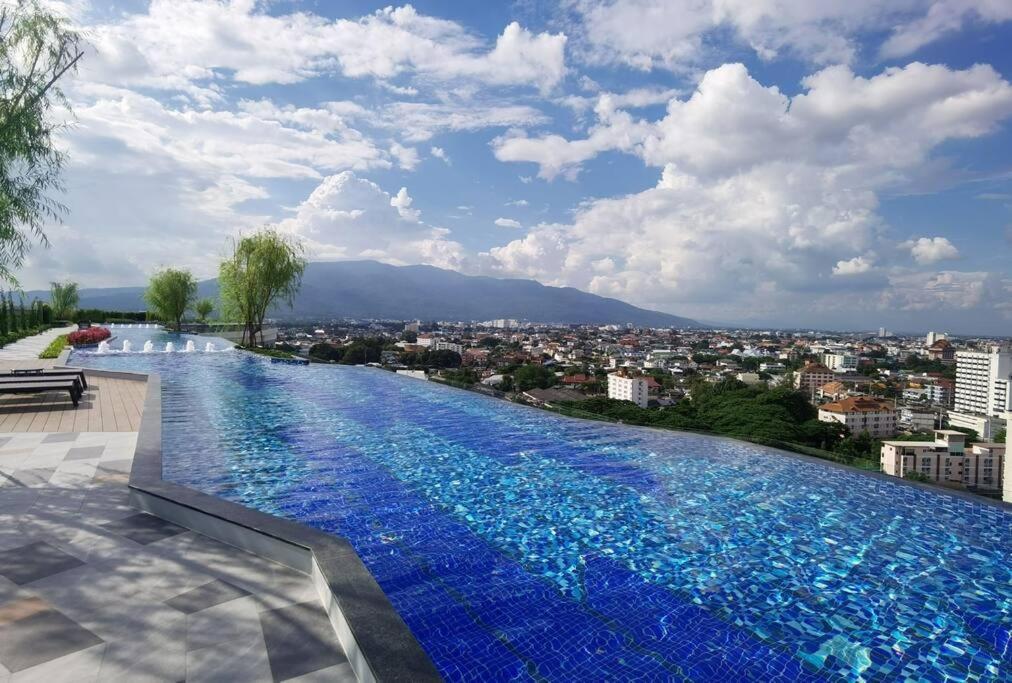 Modern Style Room With Sky Pool 古城边天际泳池公寓 Čiang Mai Exteriér fotografie