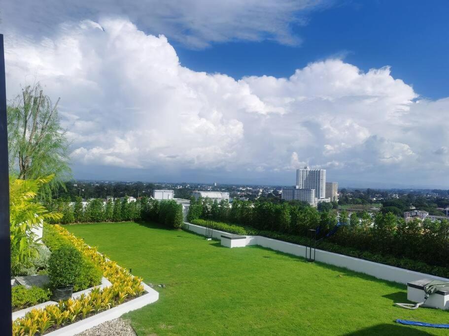Modern Style Room With Sky Pool 古城边天际泳池公寓 Čiang Mai Exteriér fotografie