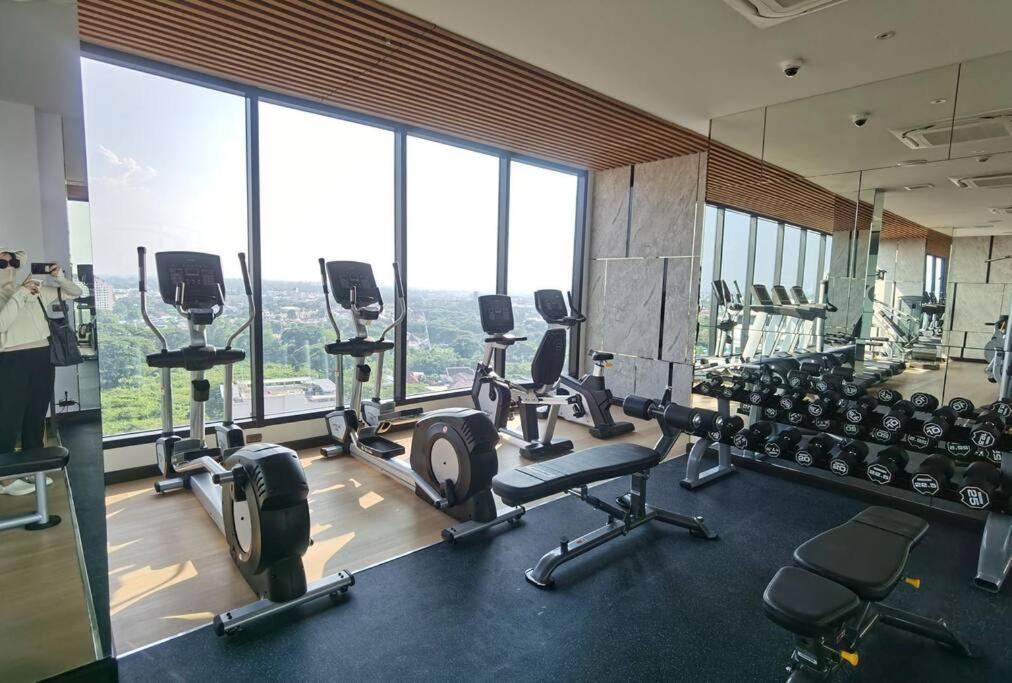 Modern Style Room With Sky Pool 古城边天际泳池公寓 Čiang Mai Exteriér fotografie