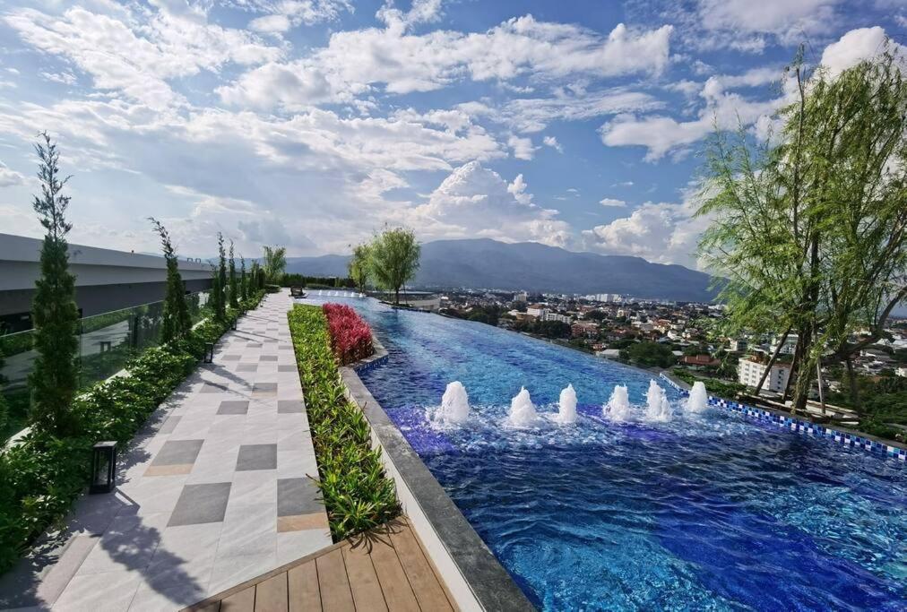 Modern Style Room With Sky Pool 古城边天际泳池公寓 Čiang Mai Exteriér fotografie