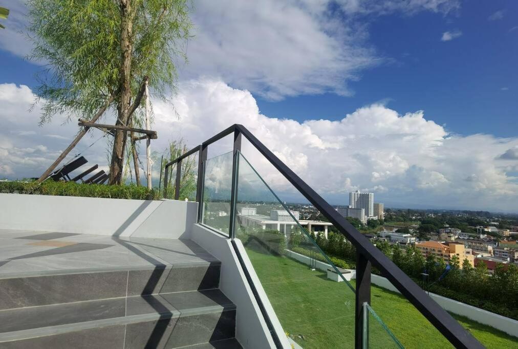 Modern Style Room With Sky Pool 古城边天际泳池公寓 Čiang Mai Exteriér fotografie