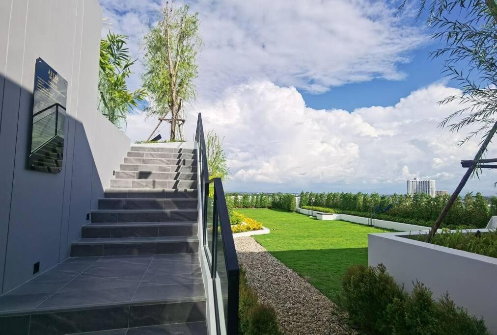 Modern Style Room With Sky Pool 古城边天际泳池公寓 Čiang Mai Exteriér fotografie
