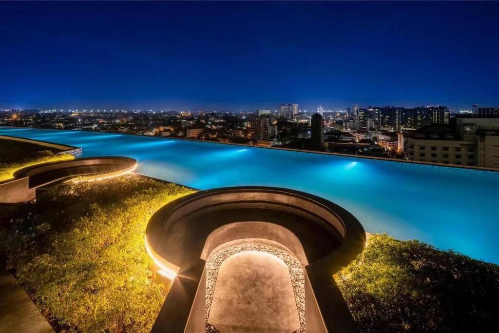 Modern Style Room With Sky Pool 古城边天际泳池公寓 Čiang Mai Exteriér fotografie