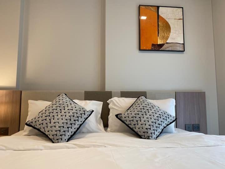 Modern Style Room With Sky Pool 古城边天际泳池公寓 Čiang Mai Exteriér fotografie